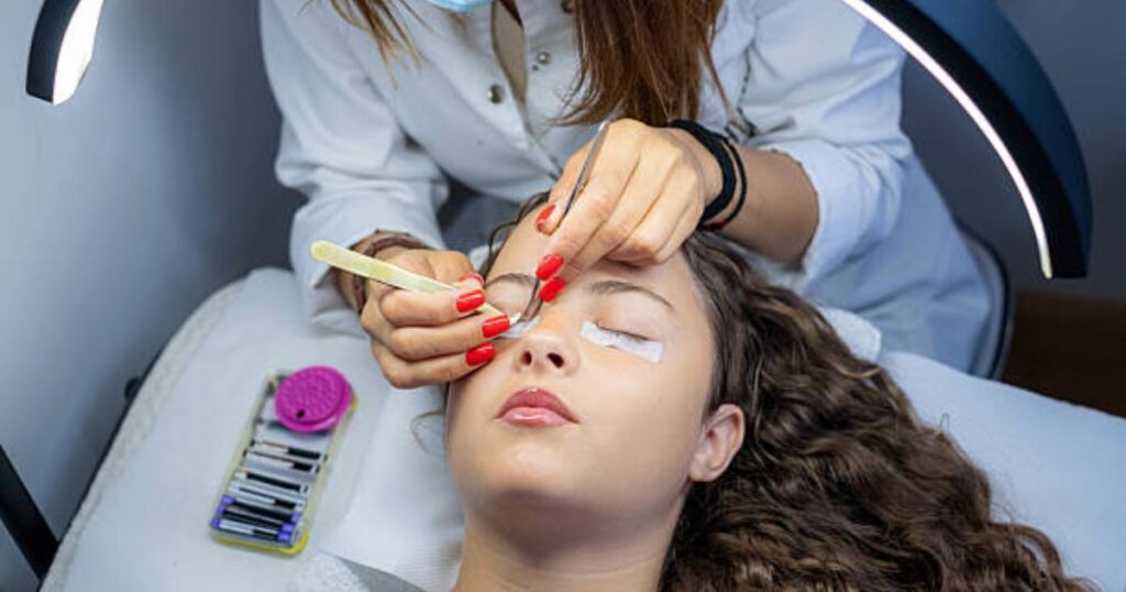 Are Natural Set Lash Extensions the Solution for Busy Professionals Who Want Instant Glam?